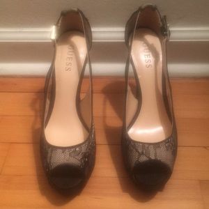 Guess pumps